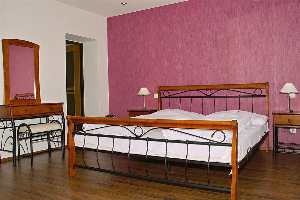 Hotel Radnice Liberec Bagian luar foto